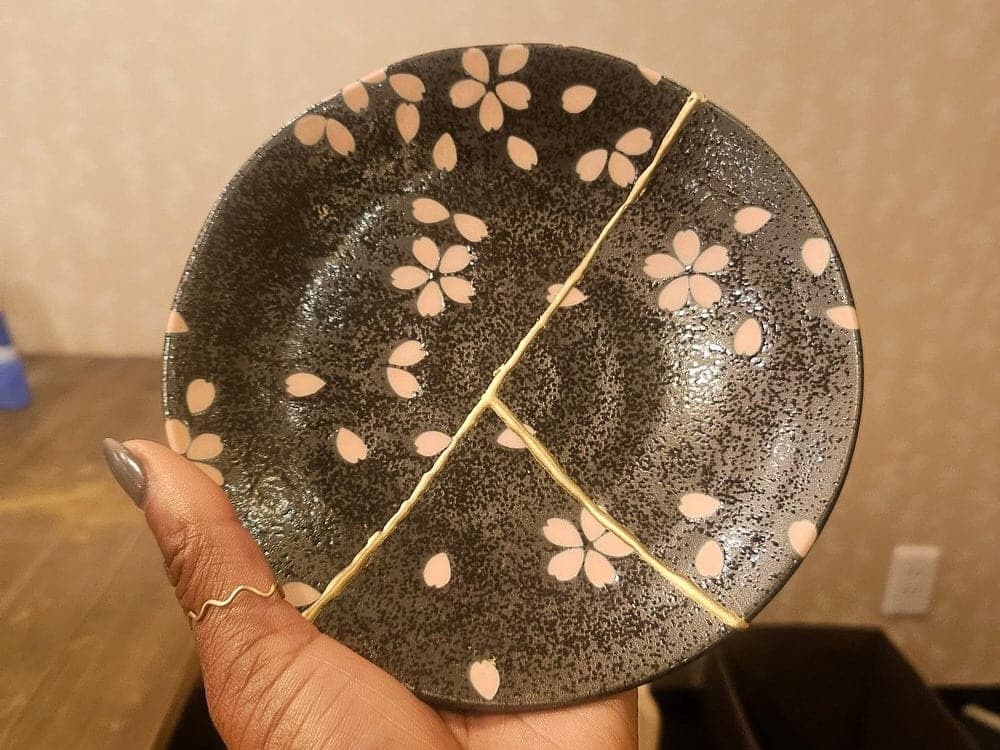 Pieza de kintsugi terminada, lista para llevar
