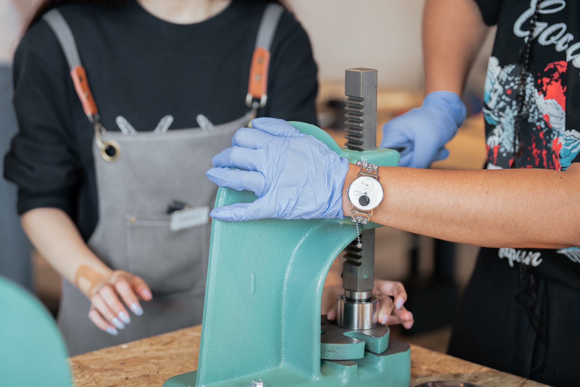 Shaping the coin into a ring