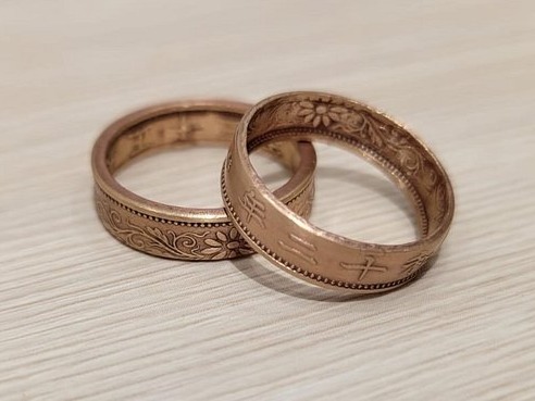 Wearing the finished coin ring