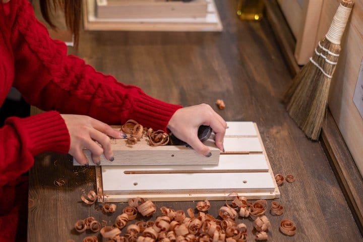 Shaping chopsticks by hand